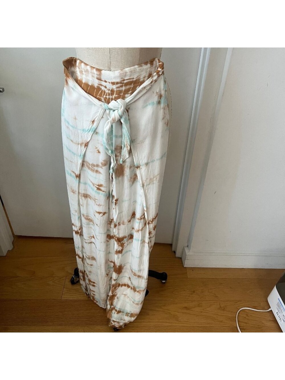 YOUNG FABULOUS AND BROKE Tie Front, Tie Dye Boho‎ Pants Size Small